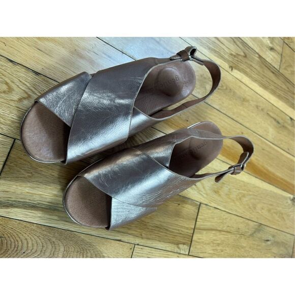 Gentle Souls by Kenneth Cole Rose Gold Sandals Size 8.5 - Picture 1 of 5